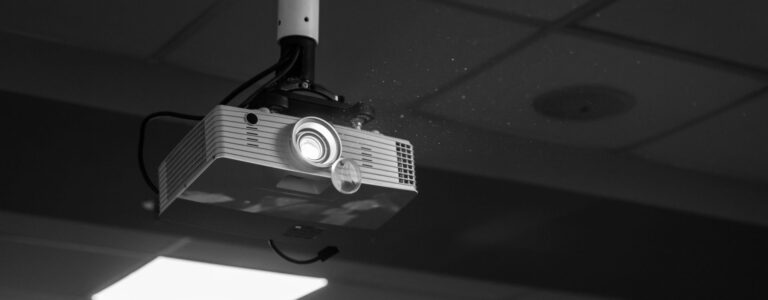 Czym kierować się przy wyborze projektora LED?