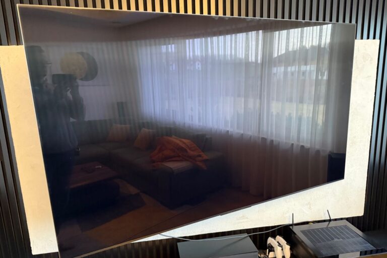 Montaż TV Sony 85 cali na uchwycie ściennym